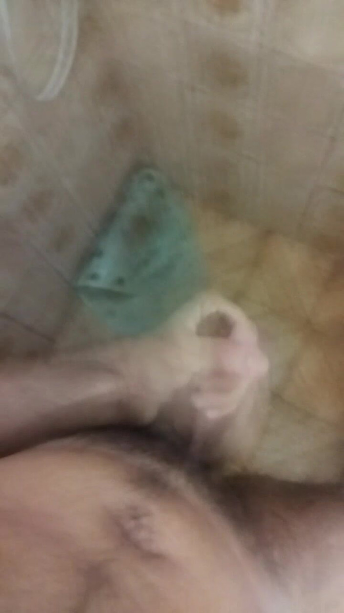 Locke: Xuất tinh trong khi tắm, với một tiếng rên rỉ...