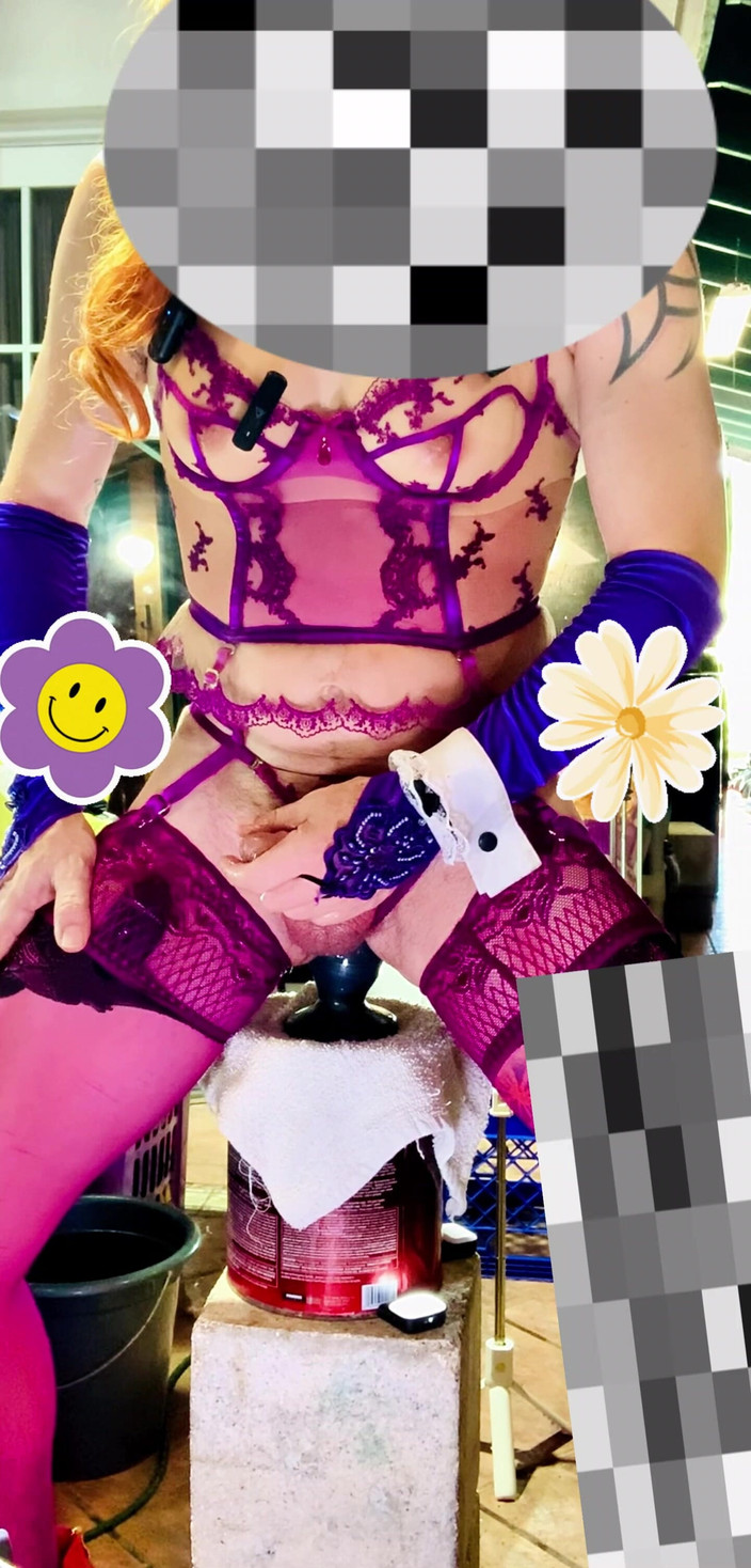 Benito414: 후장 딜도로 바깥으로 걷는 TS 라틴계 섹시 란제리