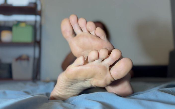 Fem Bi: Only Feet