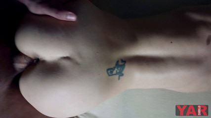 YARzabello: 義理の兄は彼の義理の妹を激しく犯し、内部に精液で仕上げました