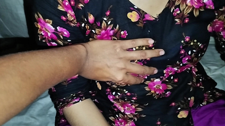 Hot Sudipa: 18 Jahre alt, schöne heiße bengalische stiefschwester, sie hat Angst,...