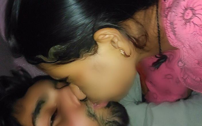 SonaRk73: 热辣的印度性感女孩和热辣的男孩激情做爱，全sonark73裸体吮吸阴户