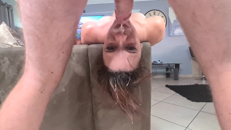 domslutfucker: Slarvig upp och ner ansiktsknull för liten hora