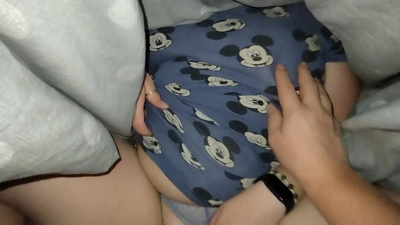 Sekretny666: Külotlu ıslak amcıkla oynuyor