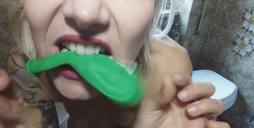 savannahamatoriale: Balloon Tease Me