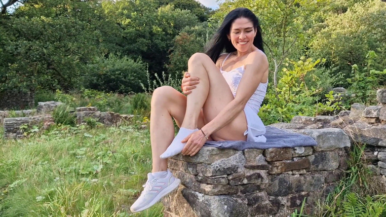 Nicky Brill: Outdoors Naked Gaping My Pussy and Pissing