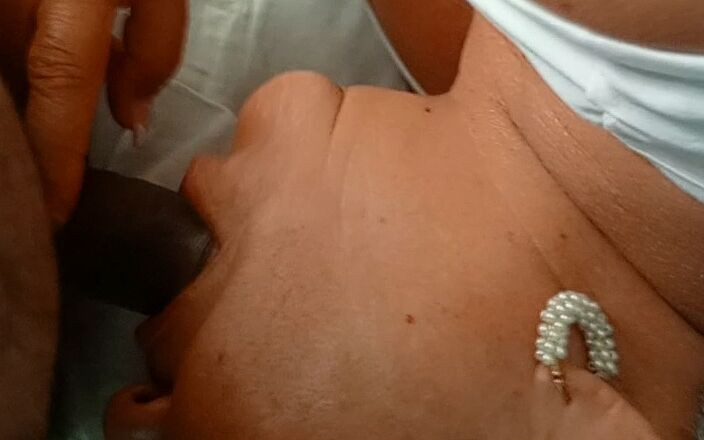 Milfta boohot: Babička mé přítelkyně mi pěkně kouří, když jsme doma sami