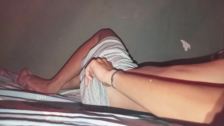 Morx: Cậu bé tuổi teen cận cảnh cơ thể của mình
