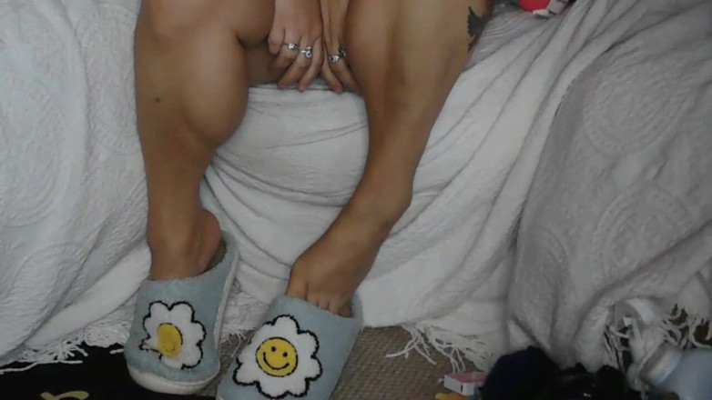 RedIvy420: Slipper Dangle Tease a uctívání tlustých telat s Kepi Carter,...