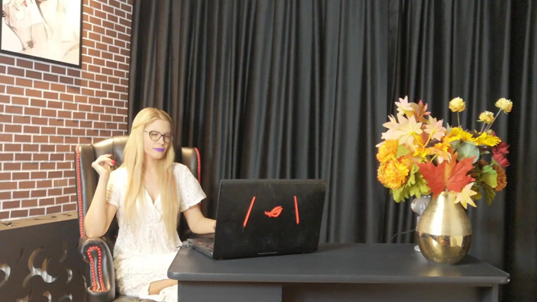 Erotic Tanya: The farting secretary