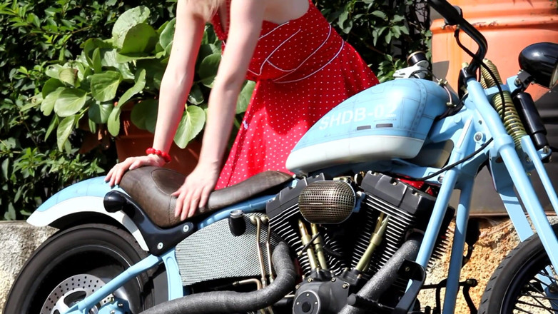 Reality Babes: Brutta miLF troia in sessione solista