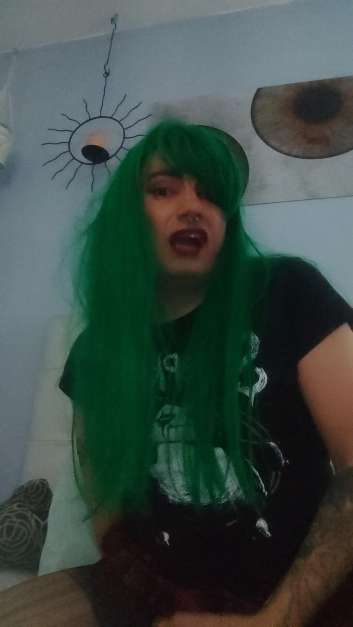 Alicia Moonkalation: Duitse punk shemale geeft solo sperma