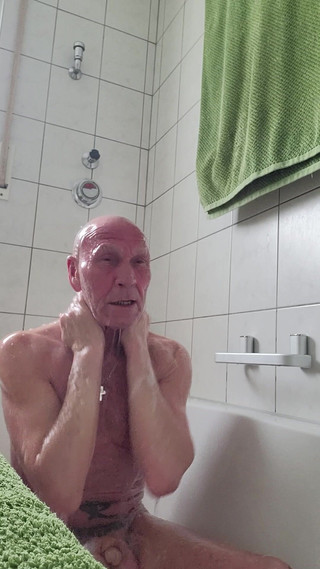 Odrahb: Subincyzja penisa z solą fizjologiczną