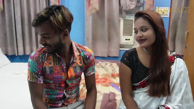 Xtramood: Sexy Bhabi chce velký penis svého Deborjiho