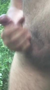 Solo Man Is Cumming in Tho Wood