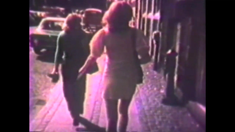 Vintage Usa: Harter Gangbang Für Eine Junge Brünette Mit Dicken Titten