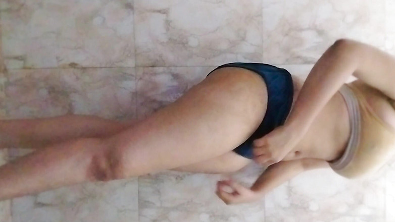 Riyathakur: Adik tiri desi panas menjolok pepek