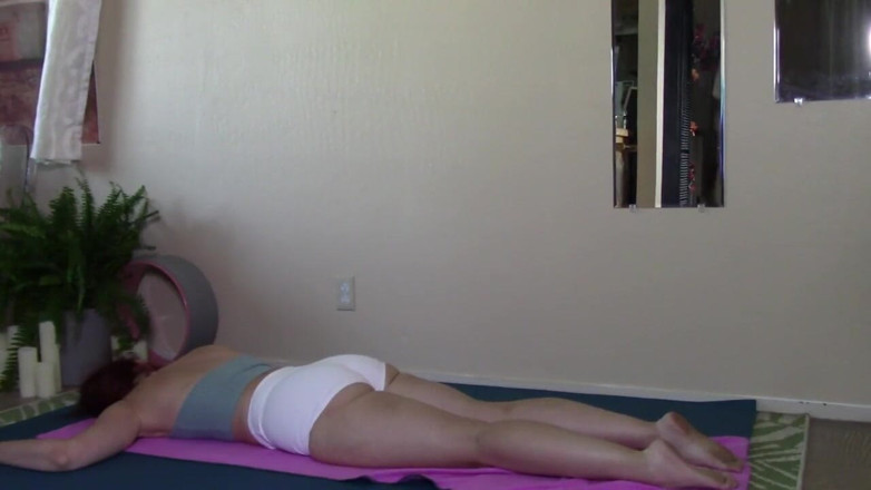 Aurora Willows: Yoga wheel and evening stretch