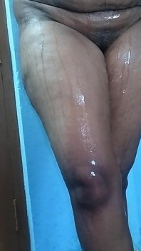 Trisha Bhabhi douche