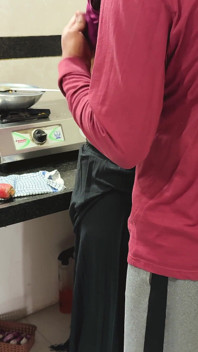Komal diberitahu untuk membuat puding lobak merah dan berseronok.