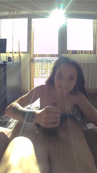 Ansiktsfantasi: Mager Babes spermatäckta Delight