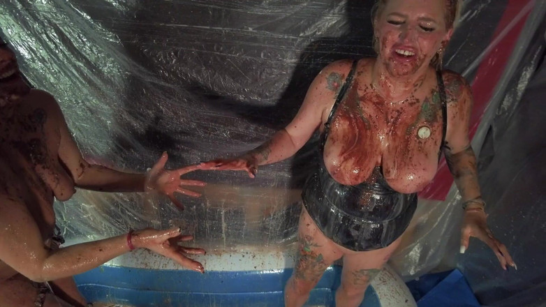 BuxomBrits: Sploshing Wet &amp; Messy Party - Loula i Nikki