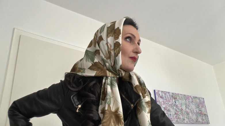 Lady Victoria Valente: 美丽的丝绸头巾时装秀，JOI，维多利亚·瓦伦特夫人