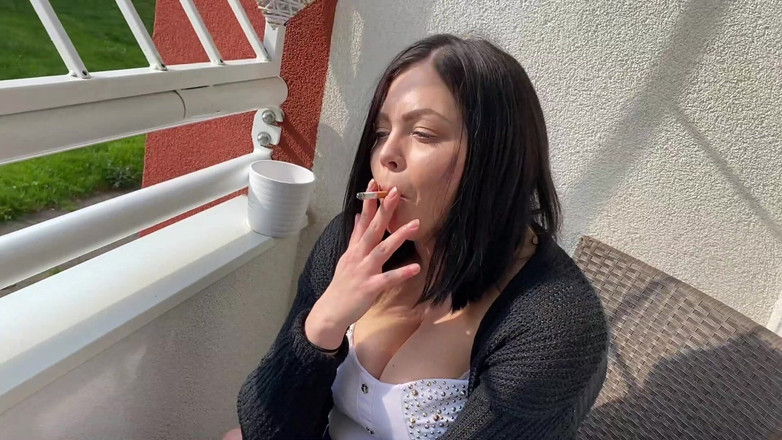 Shione Cooper: Куріння та інтерв'ю