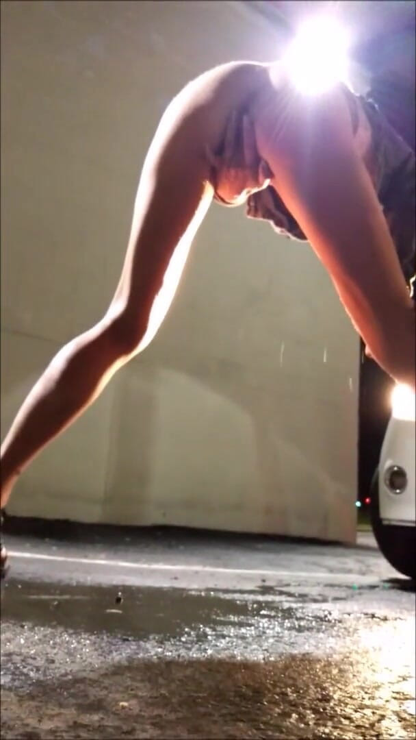 Fantasy Milf: Huge pee and squirting