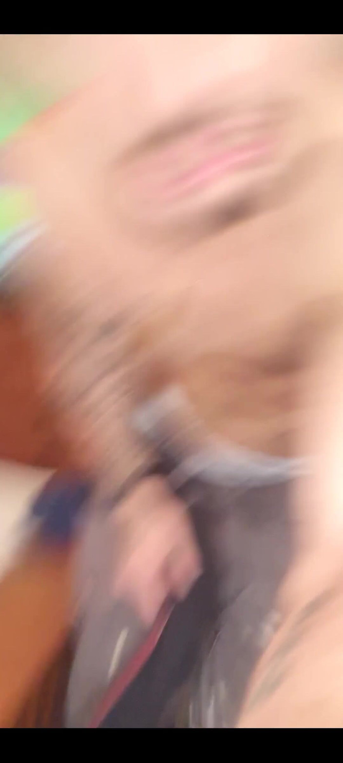 Englishtom20vip: 仕事用の制服を着るのを見て