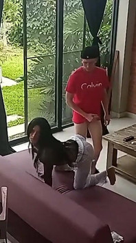 สาวทอมบอยโคลอมเบียโดนเย็ดบนโซฟาเบด
