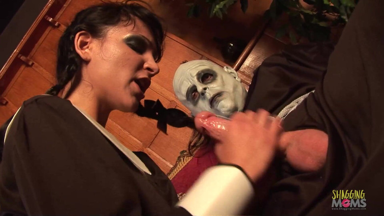 Granny Outlet: Misiunea ei de a-și găsi iepurele o duce pe matura...