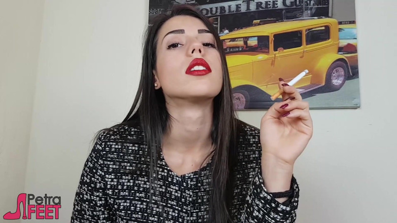 Smokin Fetish: イタリアの美しさは葉巻を吸うのが大好き