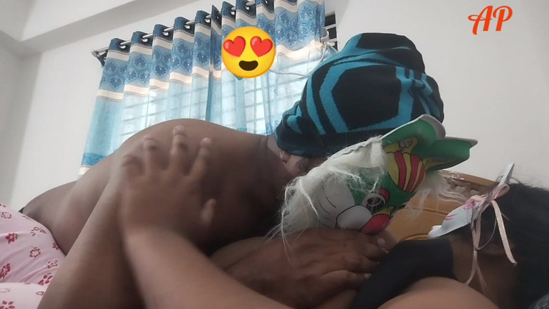 akashprimex790: 当英俊的男孩在床上射精时，和情人做爱。-akashprimex。