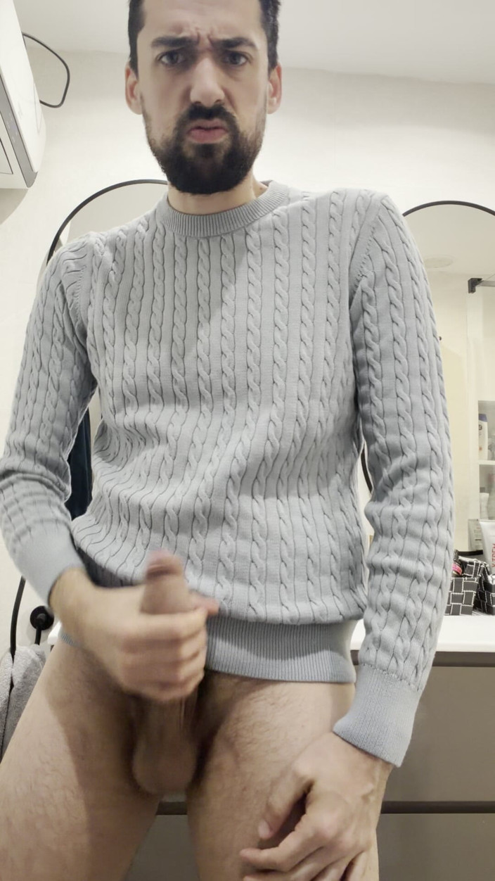 Liam Harding: Hot Mature Stepdaddy Jerking off and Showing Ass