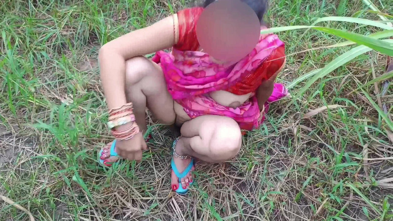 Lalita Singh: Desi vesnická Bhabhi šuká v poli s milencem, venkovní video
