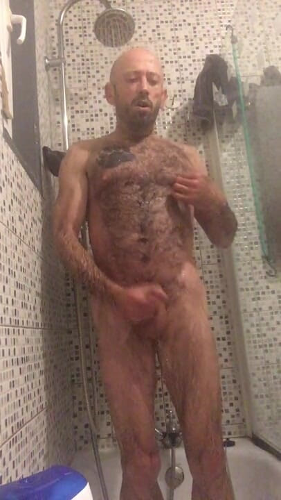 Portugaycho: shower 2