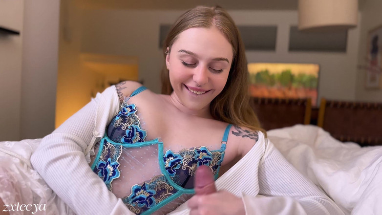 Zxlecya: Zxlecya. Vlog - я сосу хуй весь день