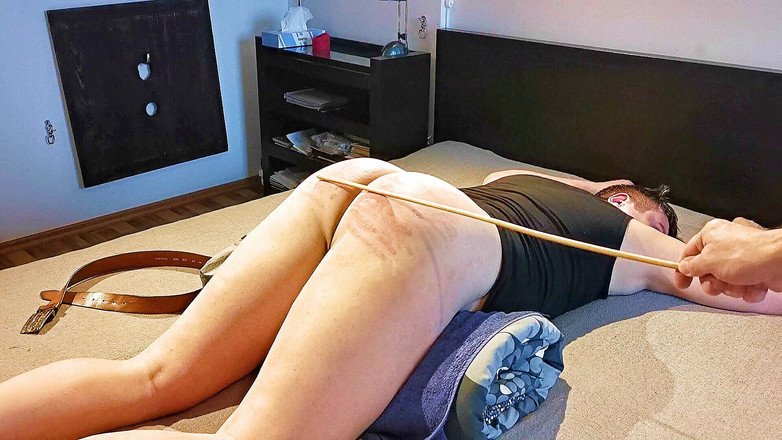 Master Drex: 내 침대에서 스팽킹.