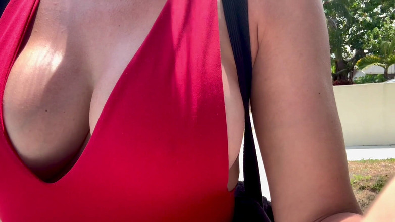 Artemisia Love: Italianca cu țâțe mari Artemisia Love mersul pe jos în Miami Țâțe de...