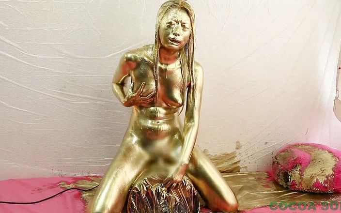 Cocoa Soft: Experience Sybian in gold paint
