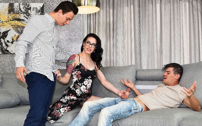 Alex romero: Dublă caracteristică: Anna Deville Tabu Adventures