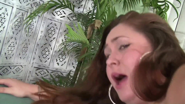 Wonderfull Bigboobs: Lieve ssbbw meid krijgt een warme lading op haar grote...