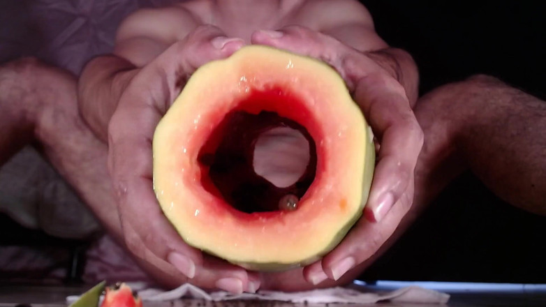 Tommhot: Video baru ngentot buah-buahan. Papaya's Turn