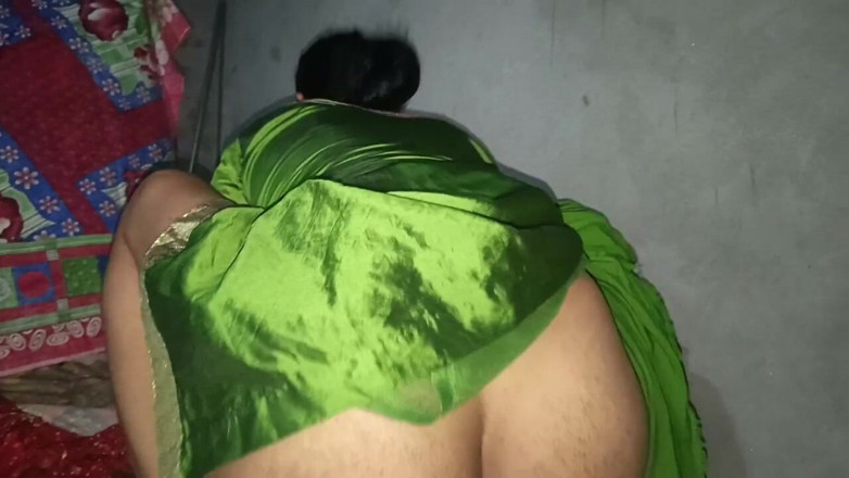 Kavita69: Desi Bhabhi Riding on Brotherin Law Dick in Green Saree