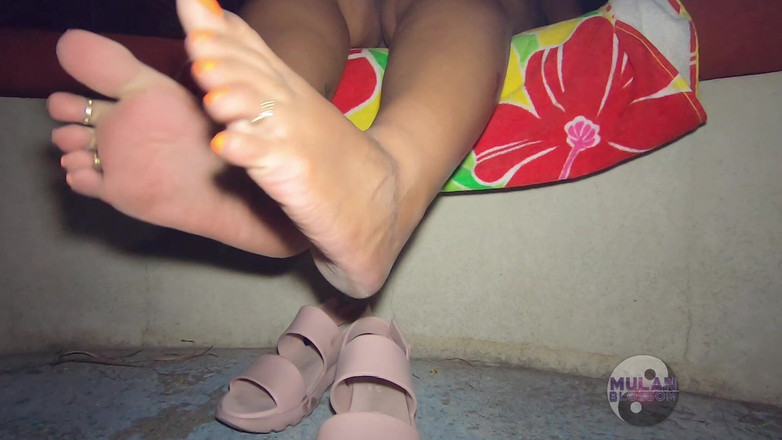 Mulan Blossom: कुकआउट पैर दिखाना