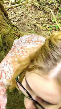 森の中で見知らぬ男に避妊なしで中出し