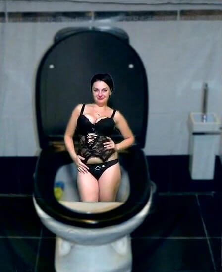 Sexy Milf: Kate flushing herself to the toilet while dancing part by...