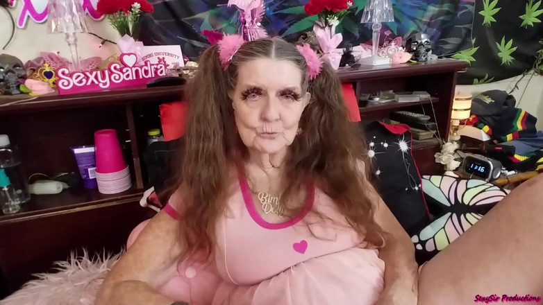 Sexy Sandra N Sir Christopher: Leuke bimbo Dolly oma sexy Sandra