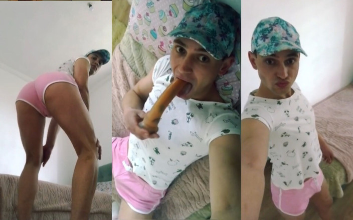 Merry Bell: Femboy Sissy, ragazzino che gioca con un dildo